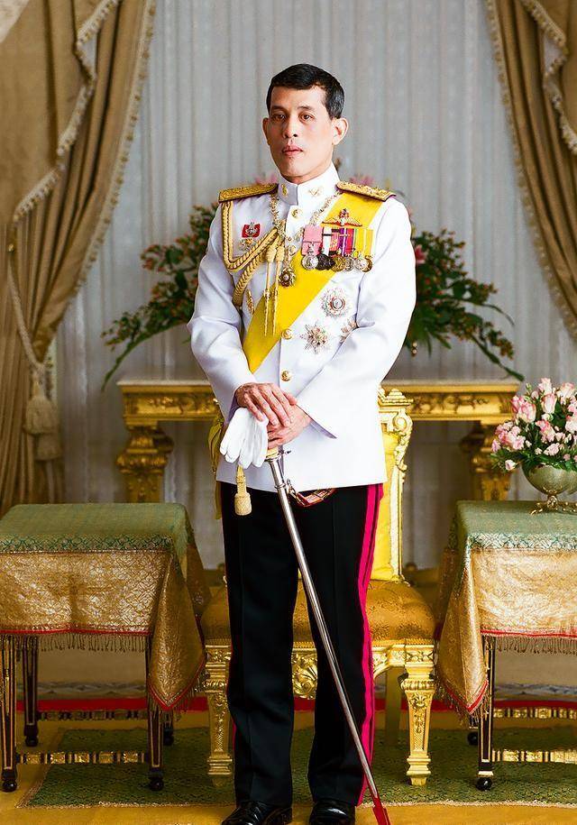 解密叛逆的新泰王拉玛十世_拉隆_皇家空军_王子