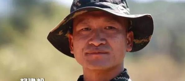 有人可以,但大多人恐怕不行,而今天要讲的主人公—杨建松则属于前者