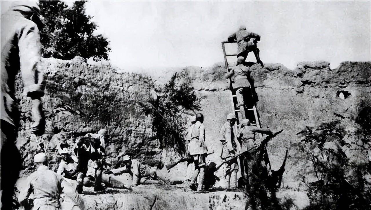 进东北没带武器,肖华2个法子满载而归,找地下仓库,找苏军联欢_安东