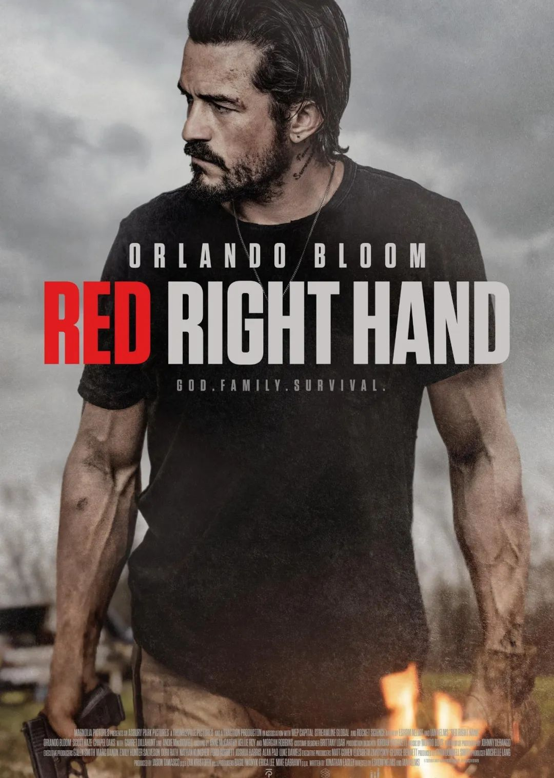 奥兰多·布鲁姆新片《红右手》发预告:小镇的罪恶和暴力升级