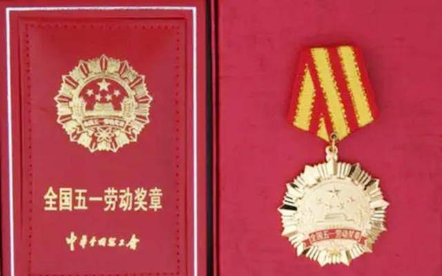 掏粪工人时传祥儿子:子承父业干清洁工,荣获全国"五一"劳动奖章_工作