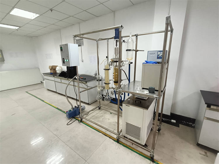 檀香提取物中分离纯化 α- 檀香醇和 β- 檀香醇