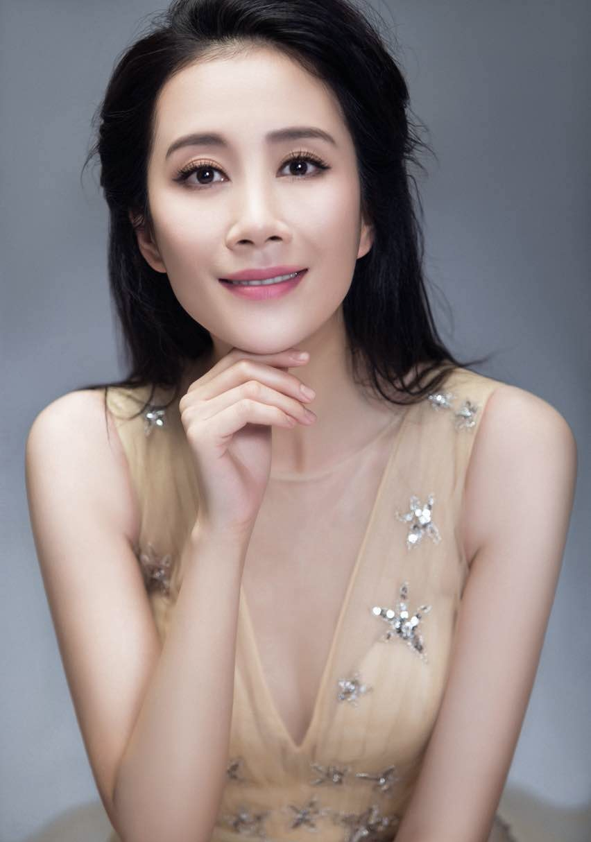 "坏女人"温峥嵘魅力难挡,韵味十足引热议,谁能抵挡她的独特风采?