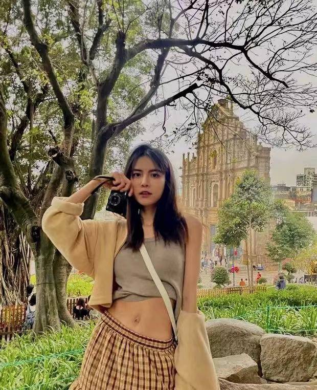 苏醒辣妈妻子廖语辰惊艳露腰照曝光,中泰混血美人风采