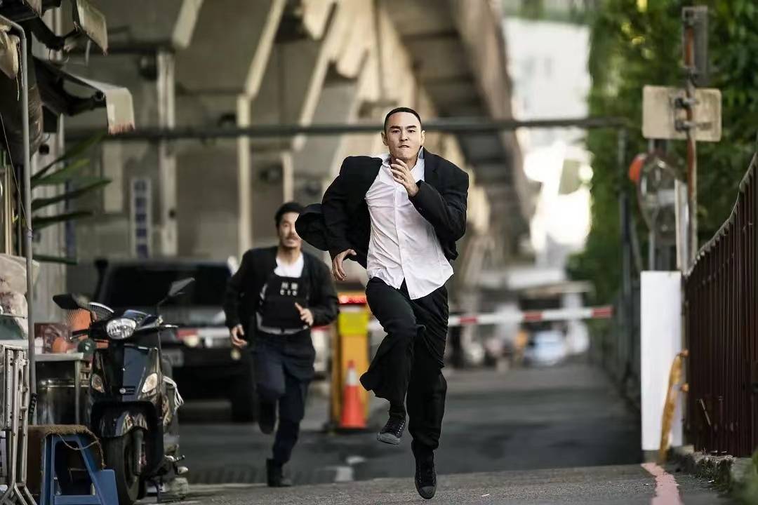 阮经天饰演的黑帮小弟陈桂林为了在道上混出名声,单枪匹马的干掉了