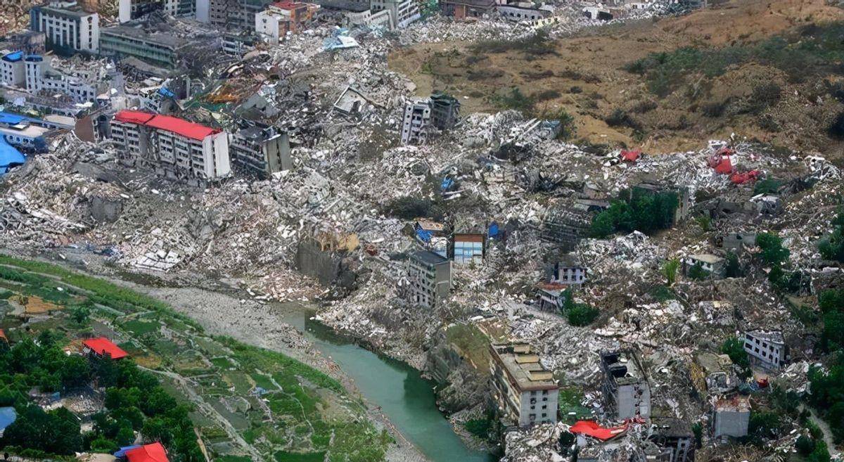 汶川地震,空降兵15勇士从4999米高空舍命盲跳,如今都是何职位?