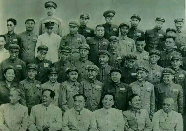 张英才:3次授特等战斗英雄,9次特等功,二子一女先后参军入伍_敌人