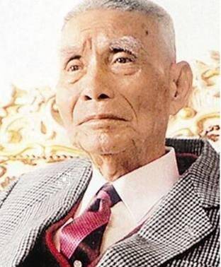 叶汉去上海开赌场,得到杜月笙的默许,他用两个美女