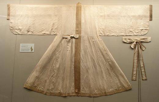 深衣:中国礼服之代表,其典型的形制特色,是对礼制,文化的体现_发展_衣