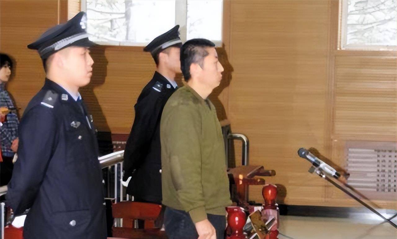 原创回顾2010伊春空难机长任性盲降爆炸后临阵脱逃导致44人遇难