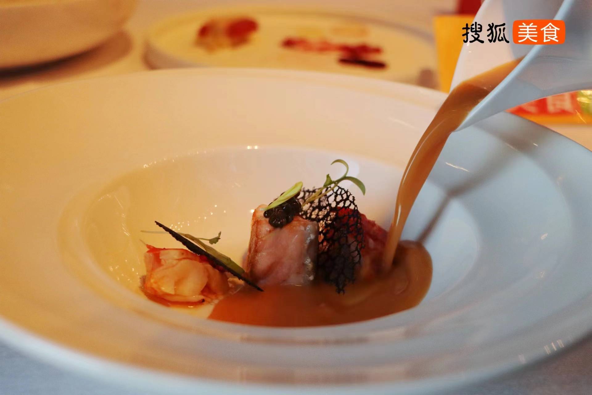 一面洋西餐一面中国魂访国贸79西餐厅厨师长吕东亮