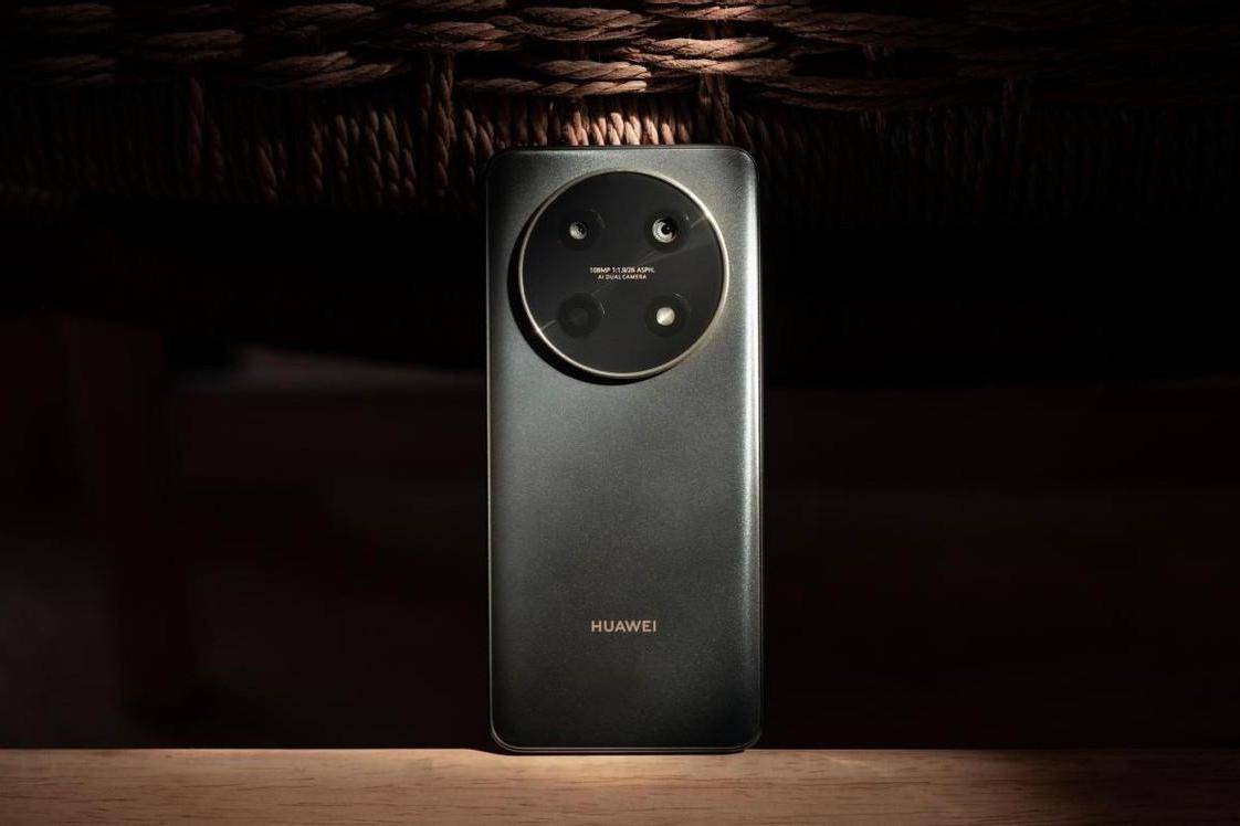 看到身边的人带华为,感觉就是四五千的样子,充电线的泰普西口数据线也