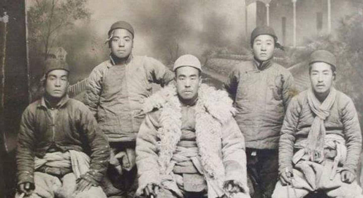 土匪夫妻猖獗之后,遭7000人围捕,结局大快人心_湘西_覃国卿_新斋