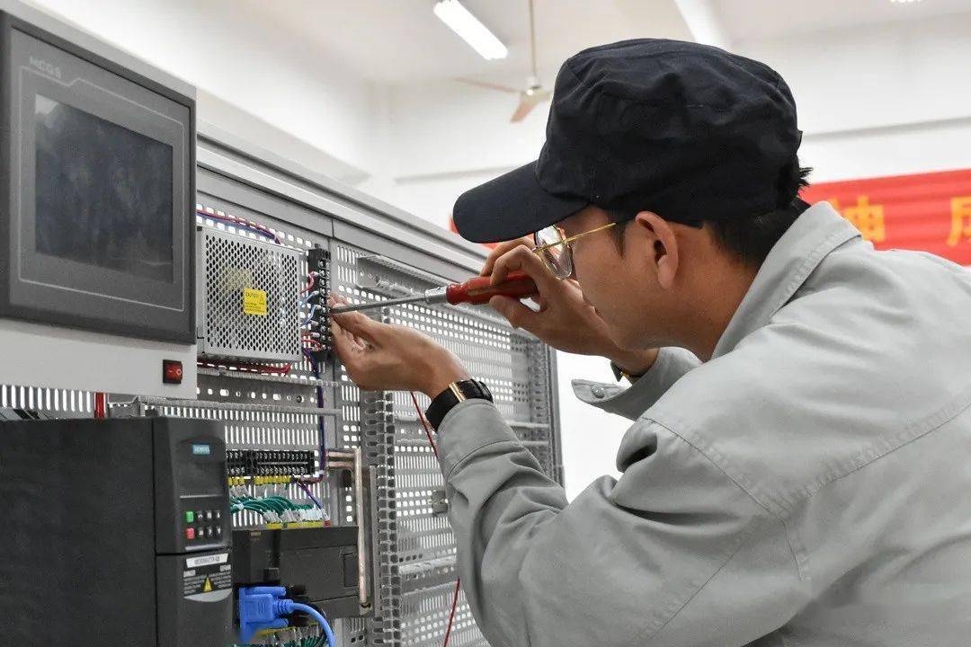 报考电工证需要什么资料(电工需要满足哪些方面的要求?