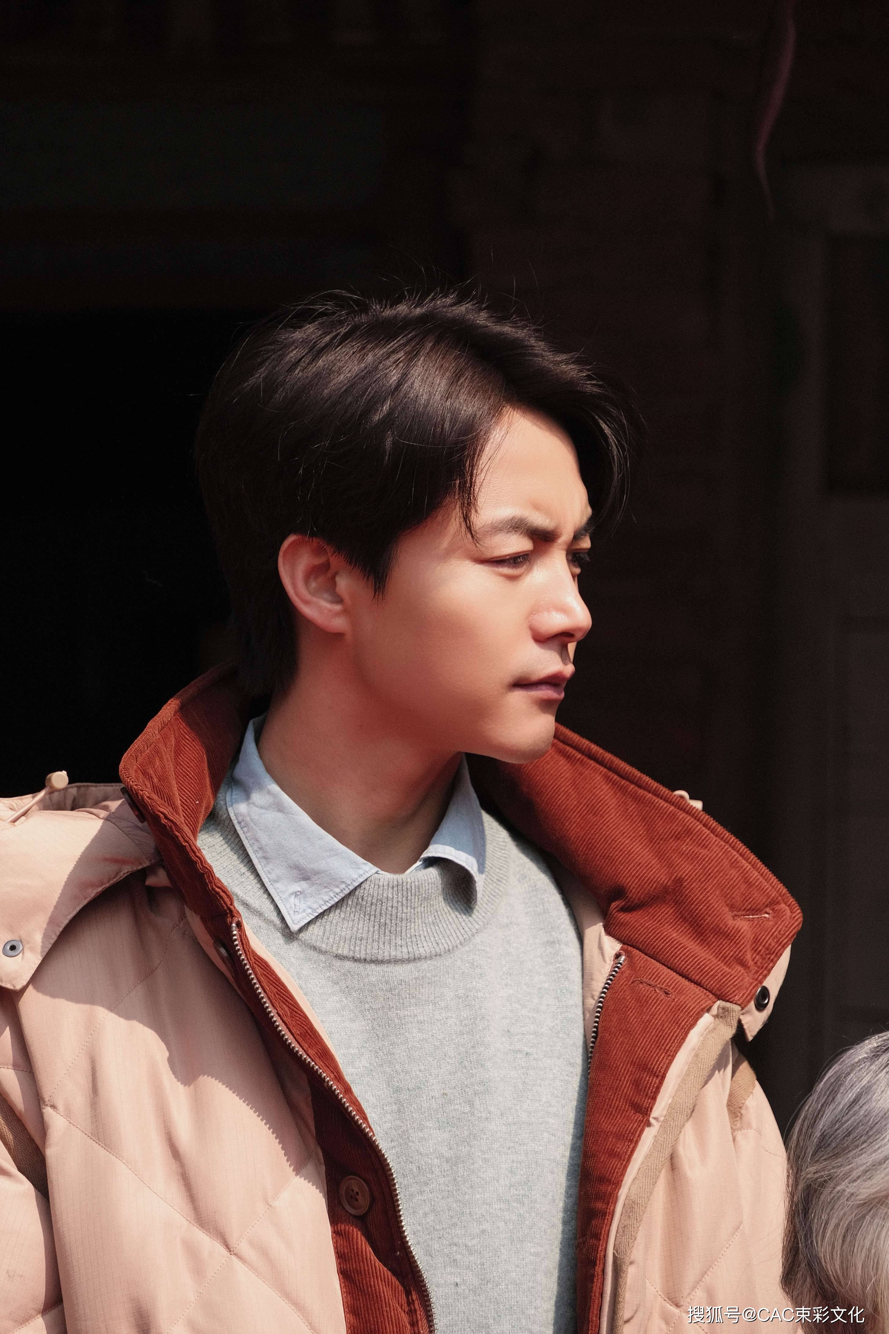 马天宇出演文艺电影雨落屋瓦万玛才旦监制剧本今日开机