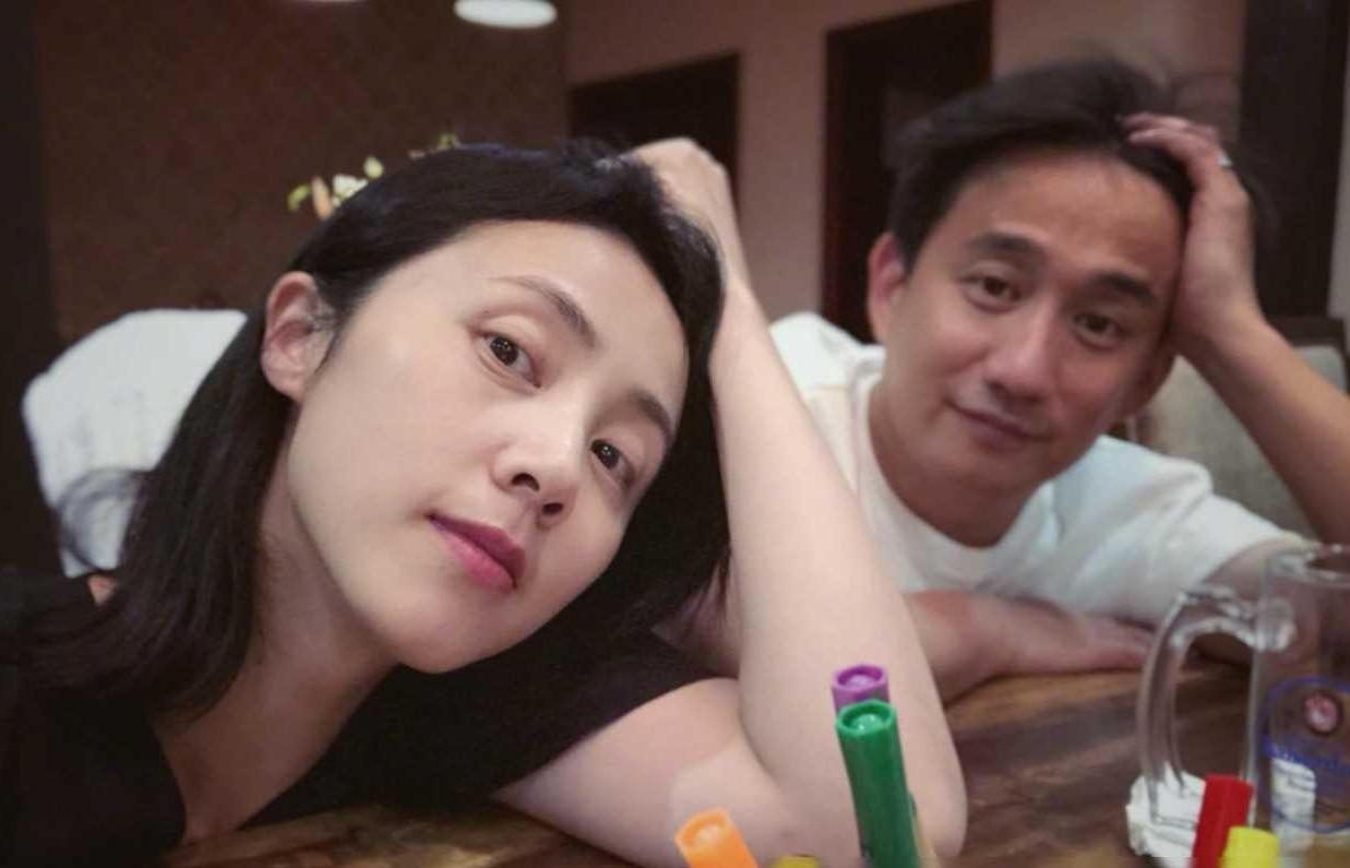 黄磊一家人的塌房算是把娱乐圈中美好人设的遮羞布揭开了