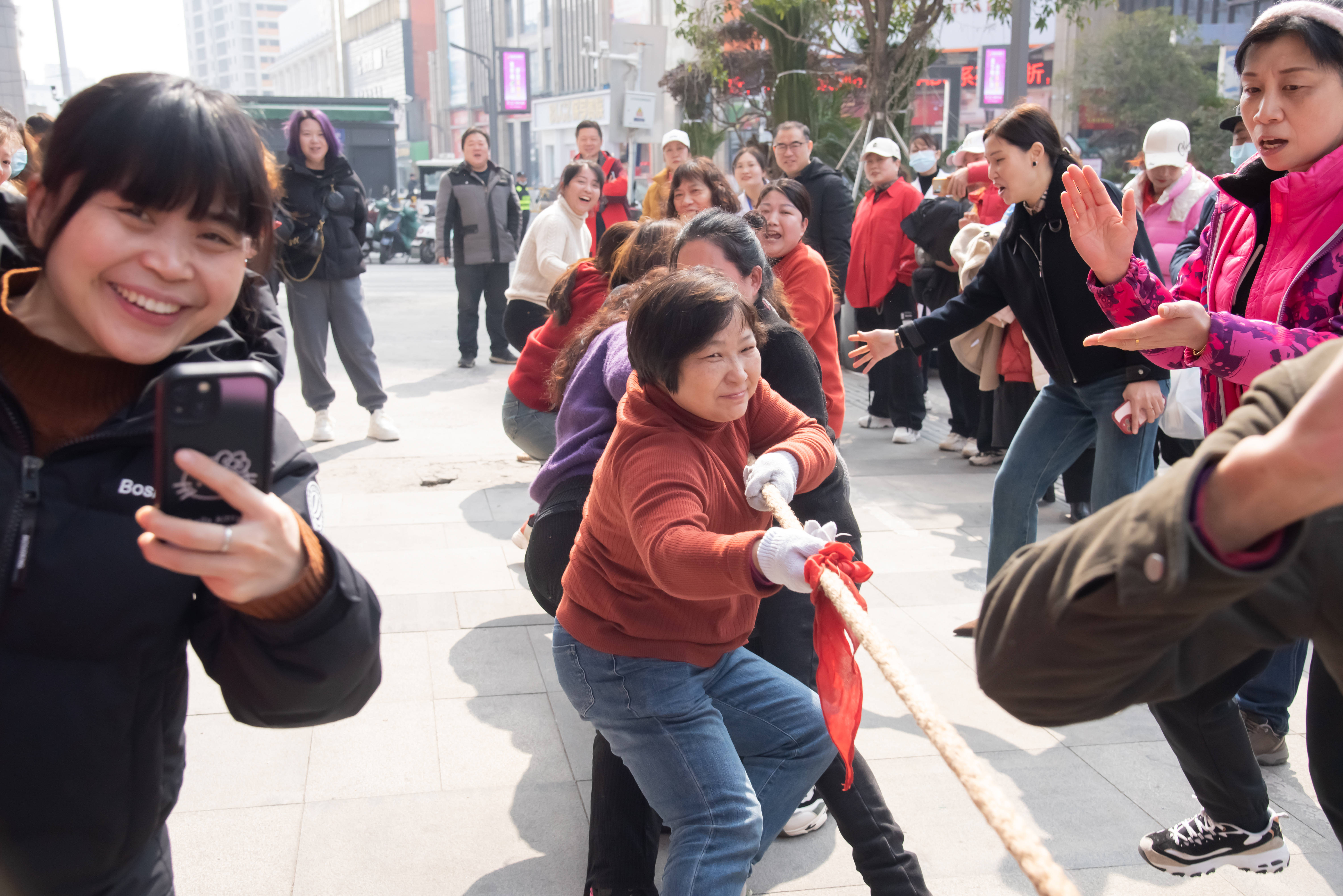 同庆三八节 巾帼绽芳华 安庆市百货大楼第五届"女神节"拔河比赛完美