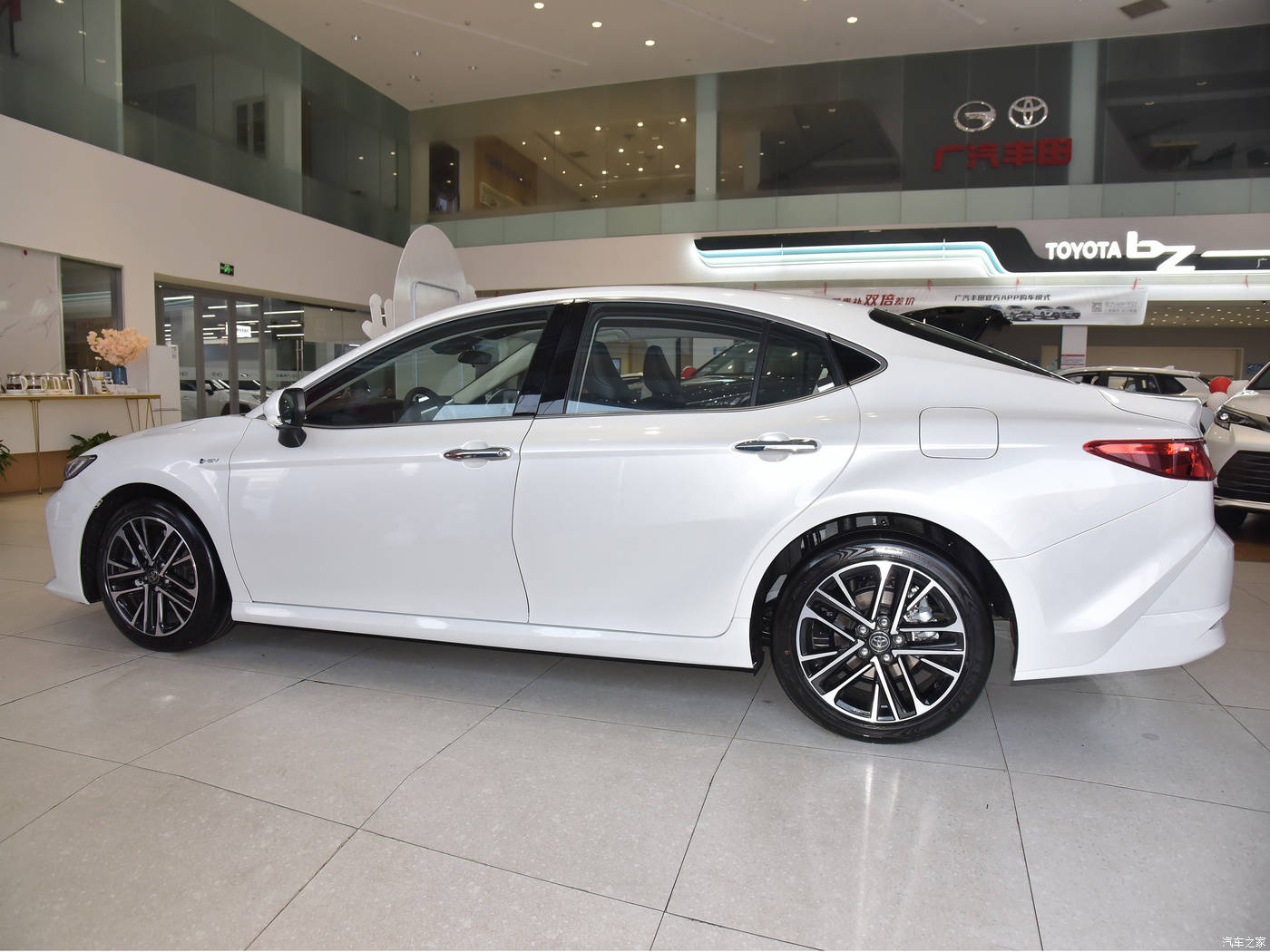 新凯美瑞取消了这个设计,新款凯美瑞的外观我