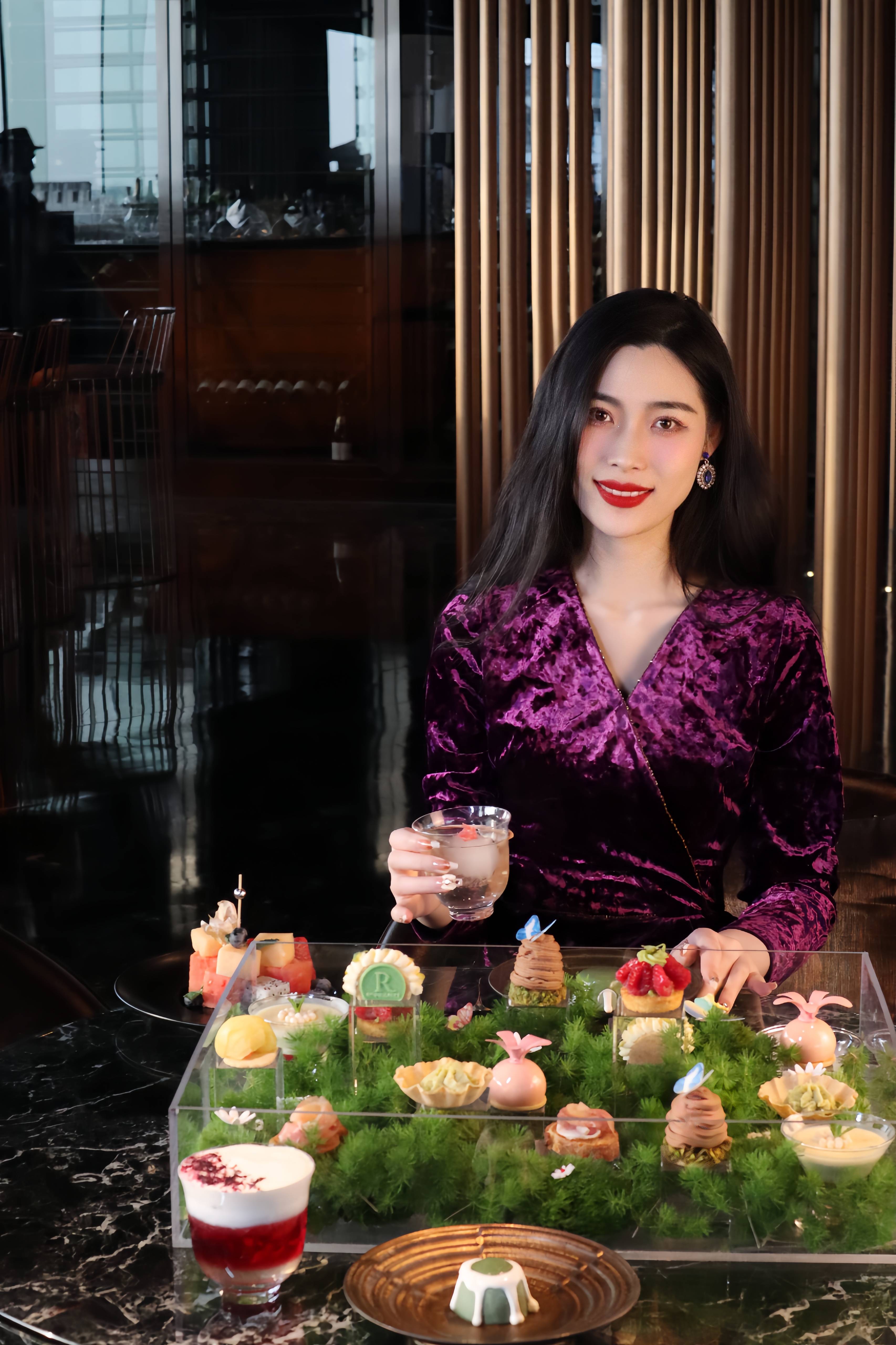1个大床1个标间1个套房)轰趴套餐:6888元预定万豪中餐厅/万丽轩中餐厅