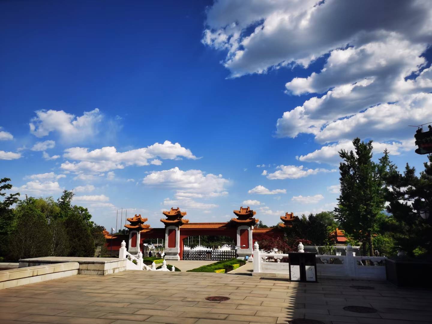 1997年,天寿陵园在北京昌平南口镇檀峪村成立了.