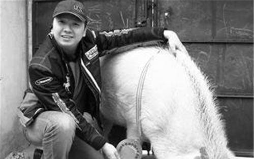 汶川地震被困36天瘦了200多斤的猪坚强如今在博物馆住了12年