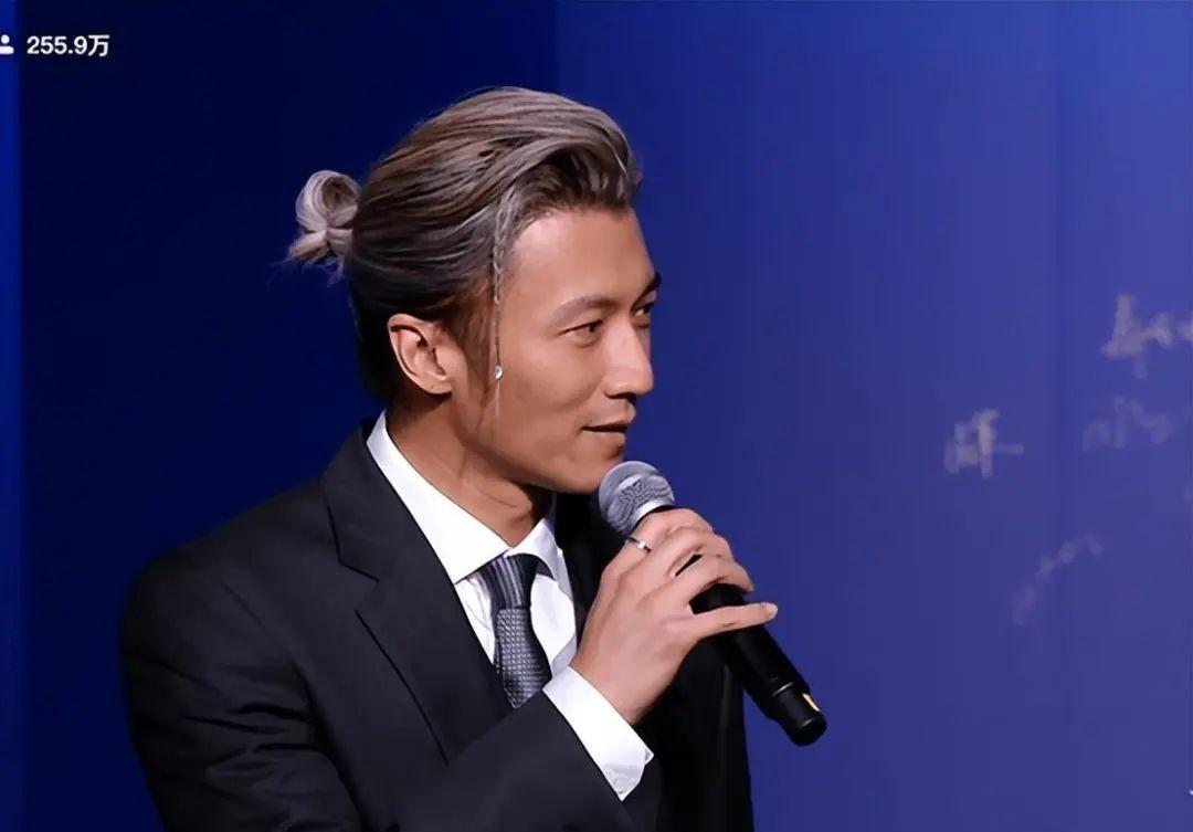 15位男星白发照,成龙一夜苍老,刘德华也逃不过_余文乐_头发_谢霆锋