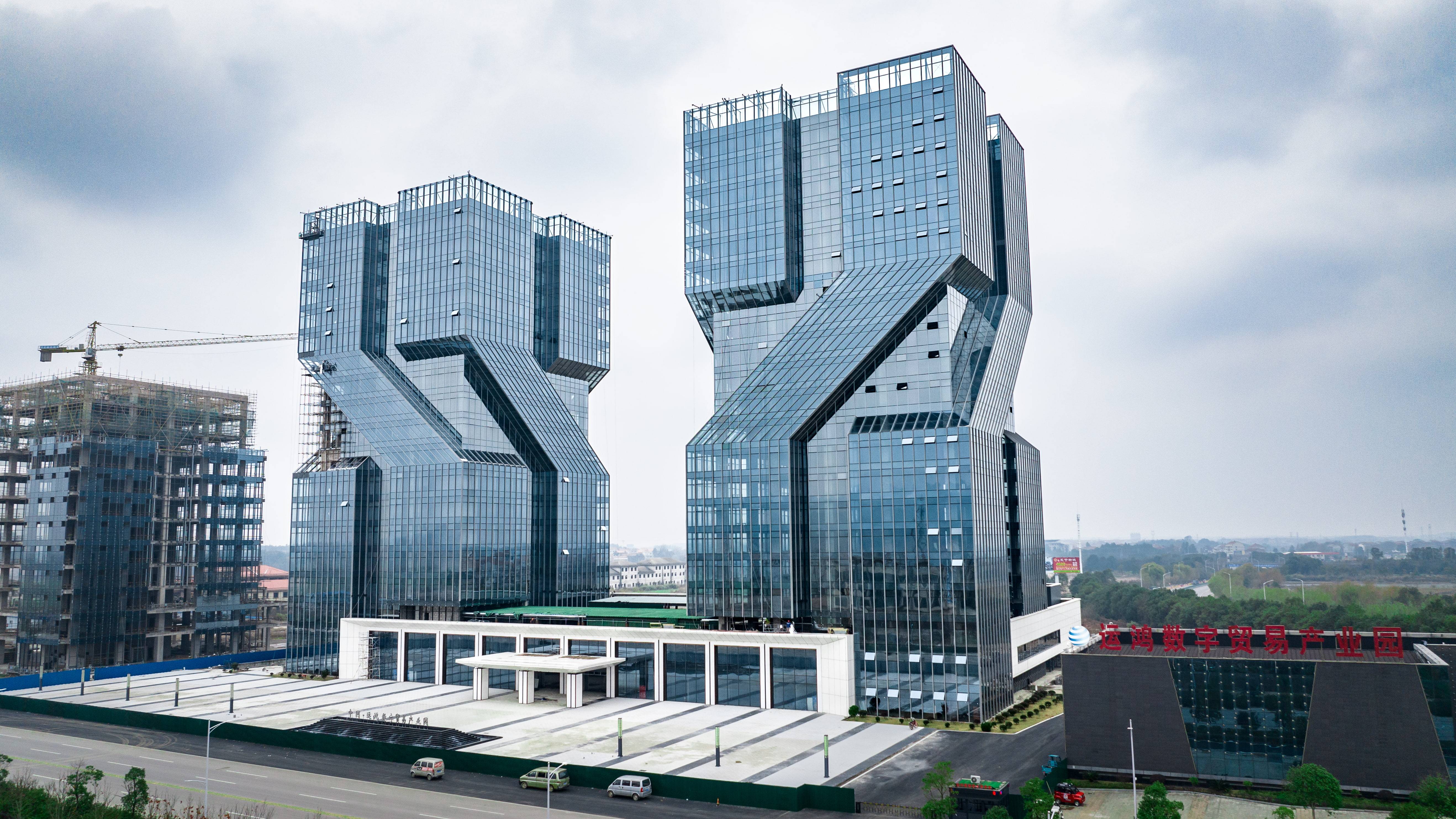 数字经济浪潮中的先锋:运鸿集团数字科技产业的创新实践_企业_的发展