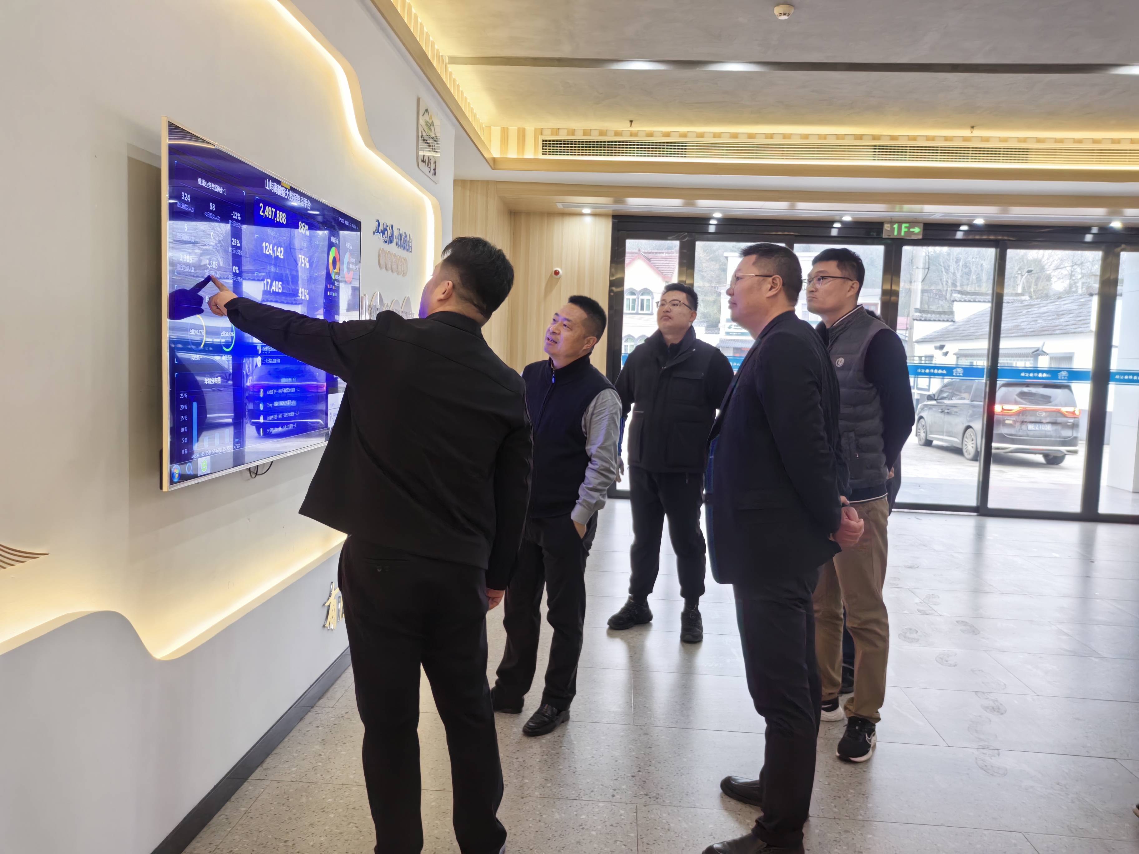 安吉人大党组副书记副主任陈小龙一行赴山屿海亲心谷基地调研