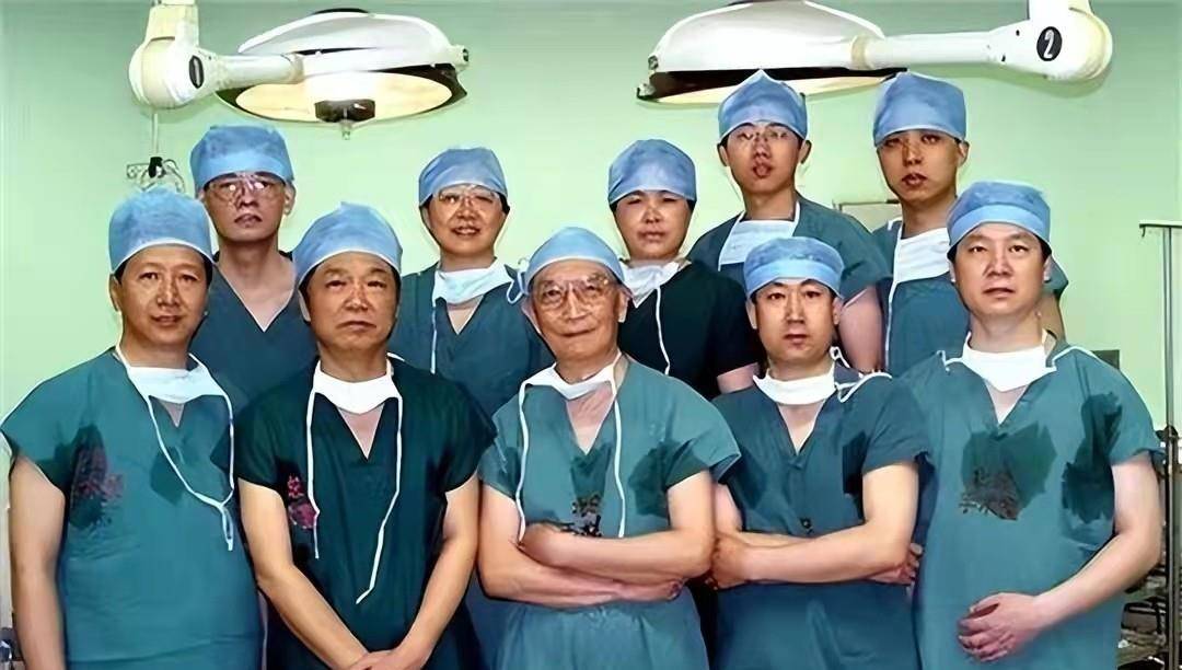 不收"红包",退休后仍坚持在手术台,72岁患上癌症_张燕容_医生_病人