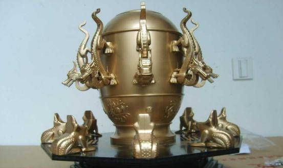 张衡地动仪为何被教科书删除?老院士:房梁下吊块肉都比那个强_时代_地