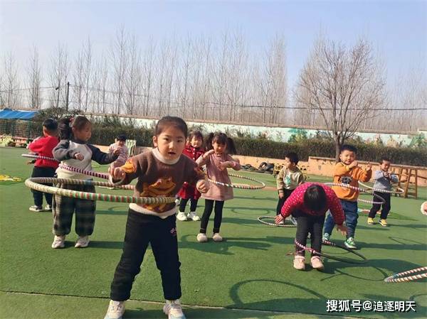 道托镇中心幼儿园开展师幼体育健身活动_孩子_跳绳_工程