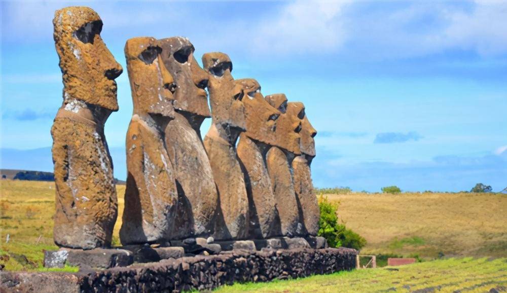 根据调查,这些石像完成在距今2000年左右.