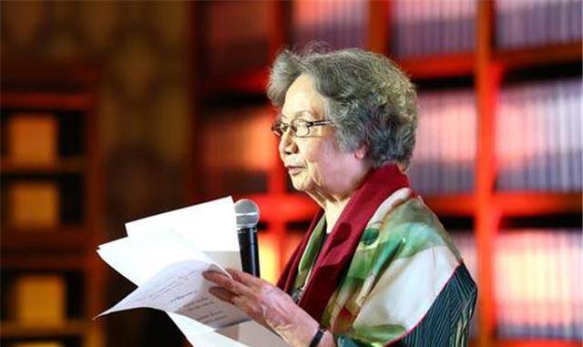 却在95岁裸捐3500多万,她才是该让人们刷屏的明星_叶嘉莹_诗词_先生