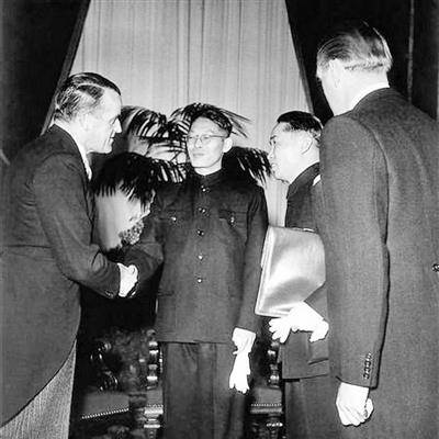 原创新中国成立后有哪些将军脱下军装穿上西装成为驻外大使