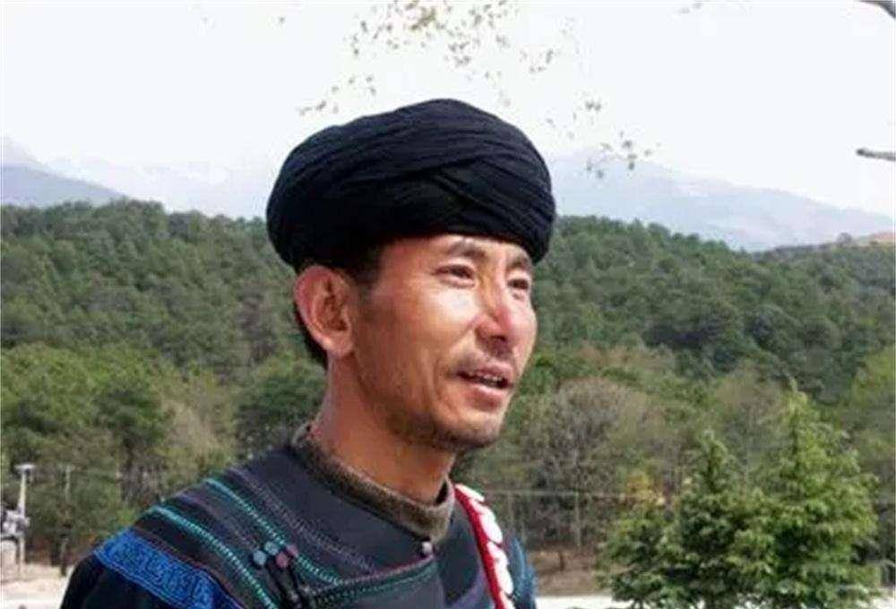 原创一学生家境困难登报后惊动中央人民大会堂设宴3桌宴请他全家