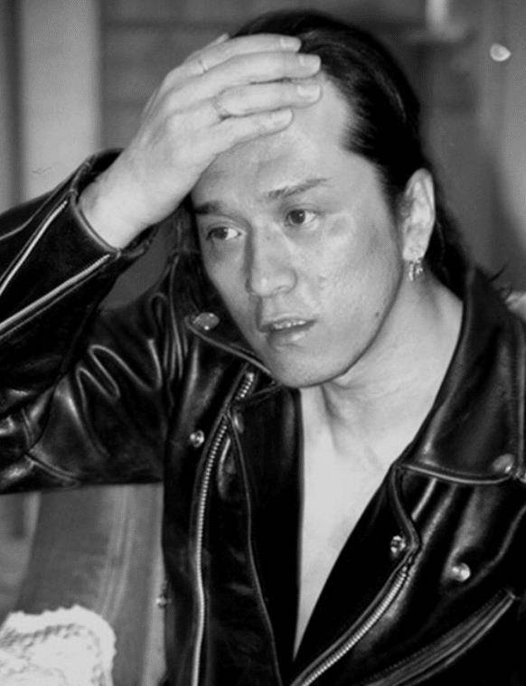 10年前,他从14楼纵身一跳,留下一辆砸烂的汽车和周迅的泪水_贾宏声