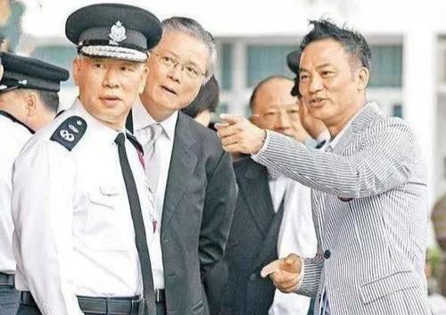 原创他是任达华的亲哥哥曾是香港警界二把手连向华强也十分尊重他