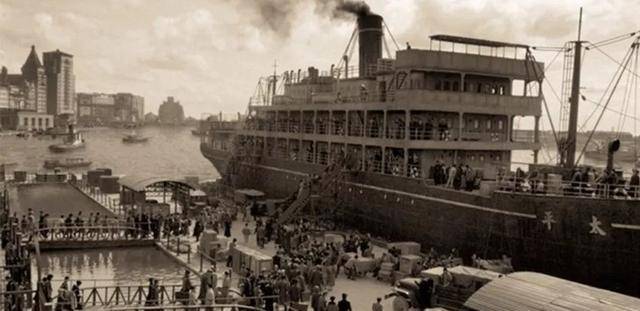 原创太平轮中国版的泰坦尼克号船上近千人遇难仅38人获救生还