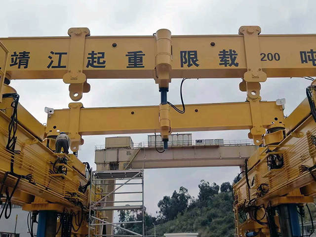 龙门吊液压系统故障原因解析