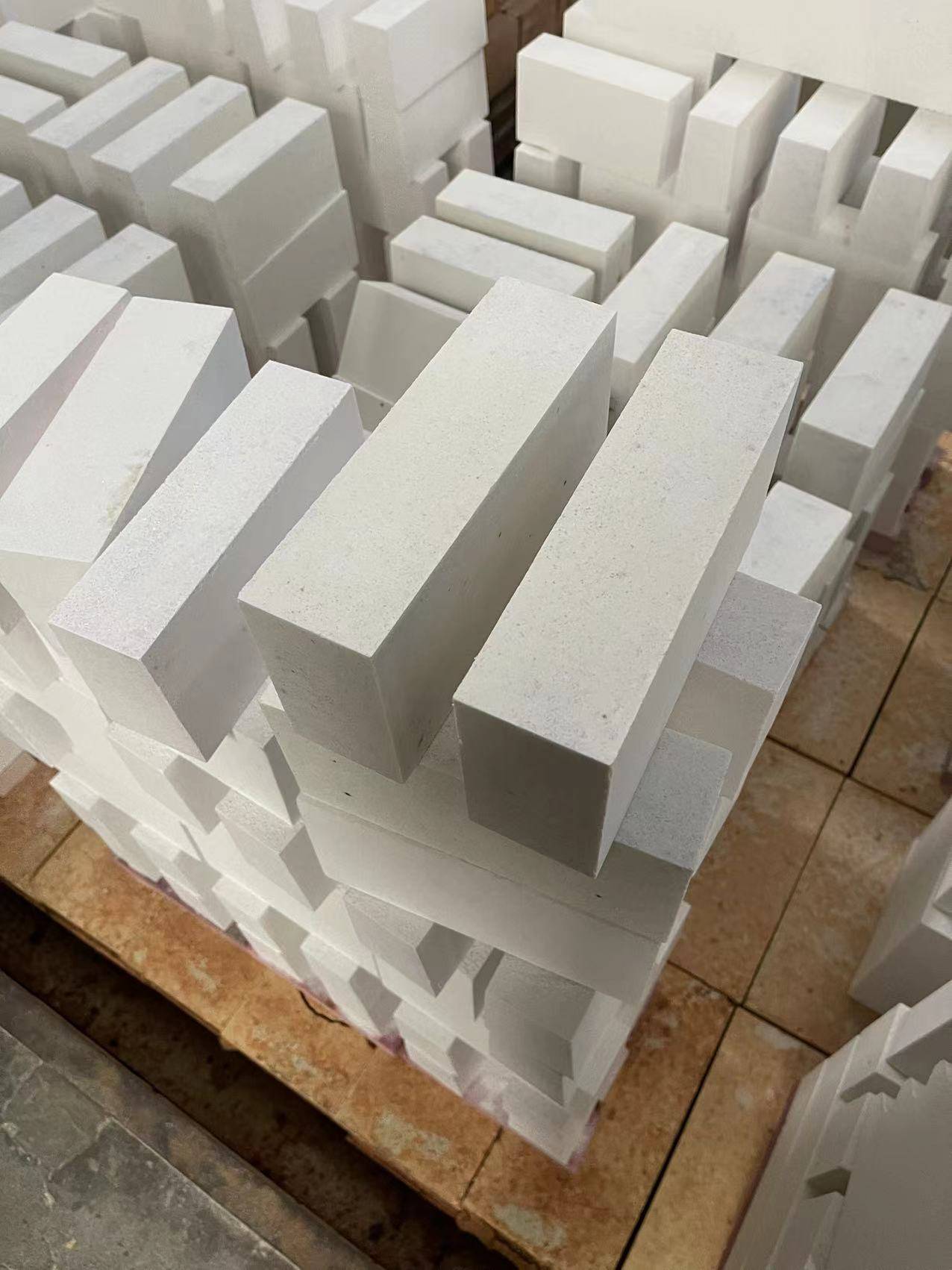 刚玉莫来石砖的特性