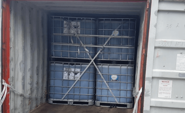 ③固定货物: 使用绳索,带子等固定装置将货物固定在集装箱内,避免货物