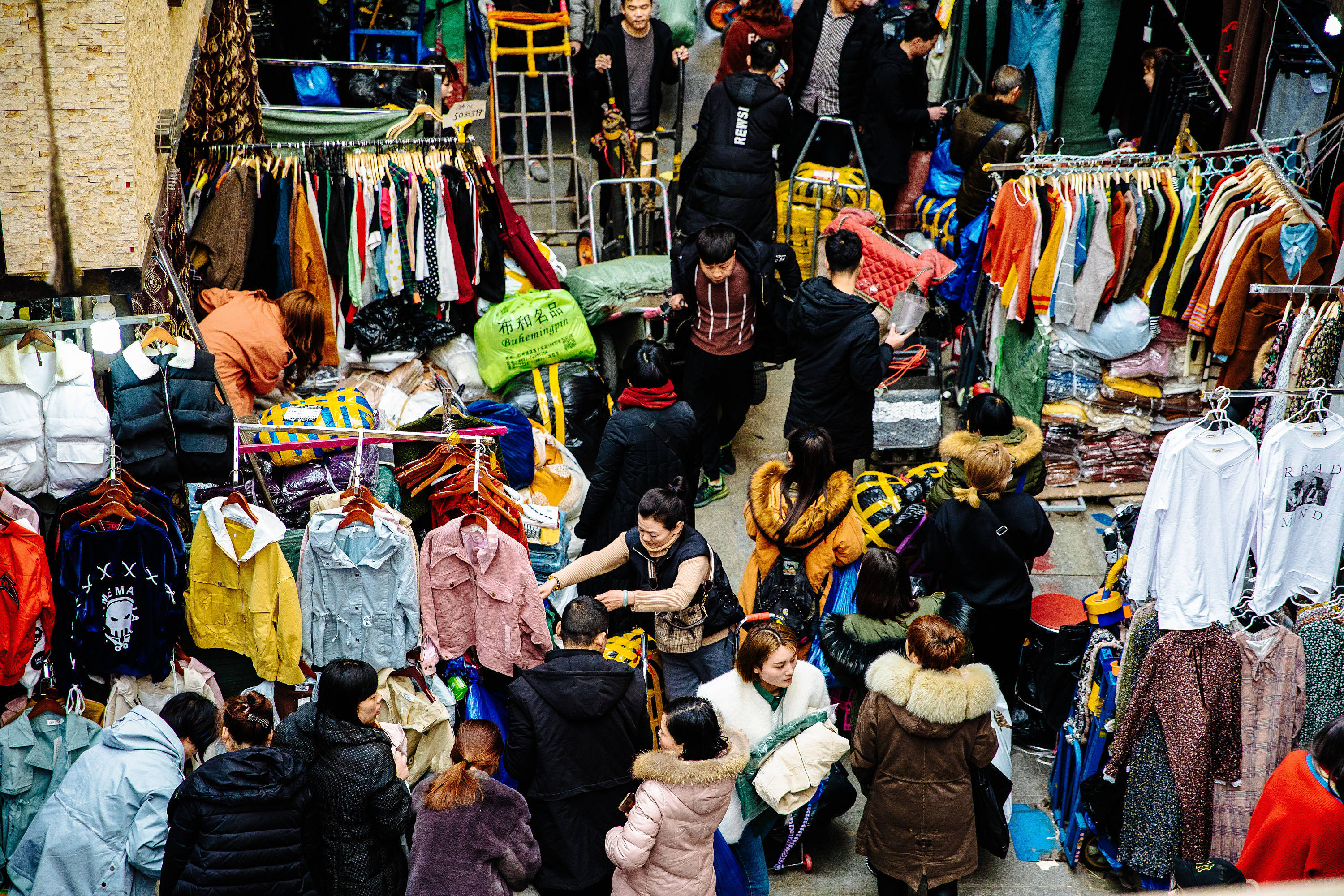 【衣城通服装工招聘】中国的服装批发市场分布在哪?