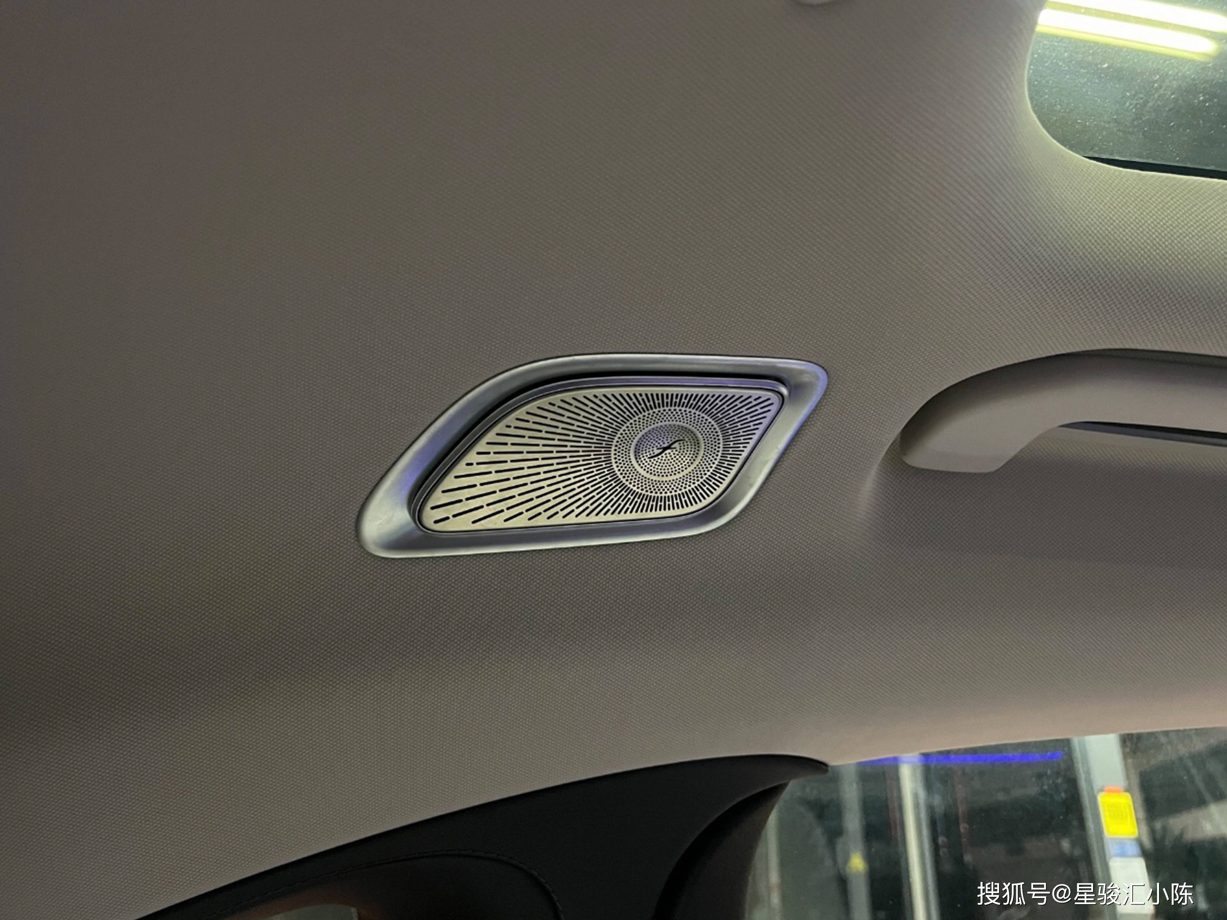 迈巴赫s480改装原厂4d大柏林之声音响,整套31个喇叭还带震荡器,效果很