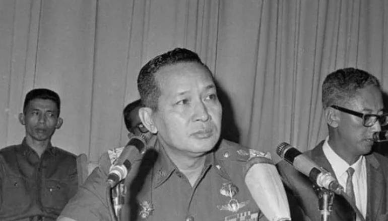 原创林勇为报南海撞机之仇率8万红客攻陷白宫网站插上五星红旗