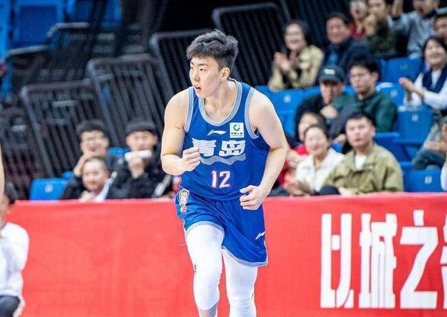 原创29分7三分崔永熙林葳之后又一外线新星冒尖