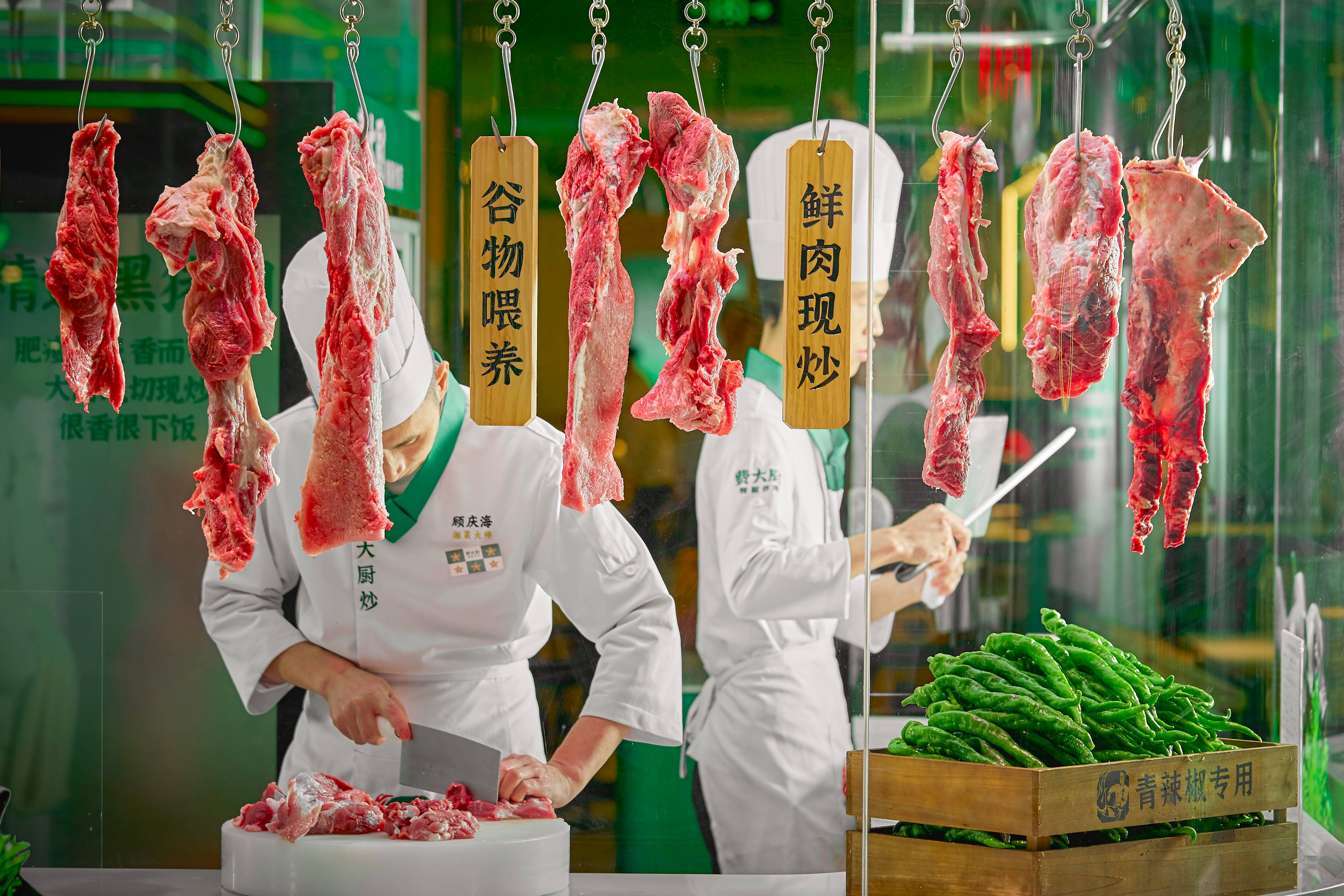 费良慧:一道"辣椒炒肉"火遍一线城市_大厨_品牌_湖南