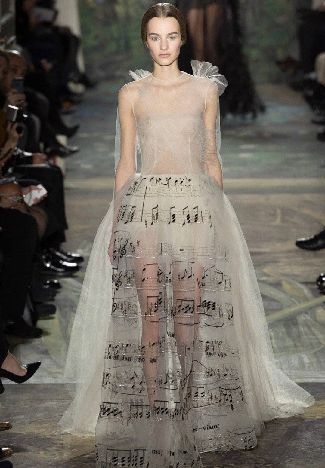 40岁的孙俪30岁的杨紫都因为这个男人变时髦了