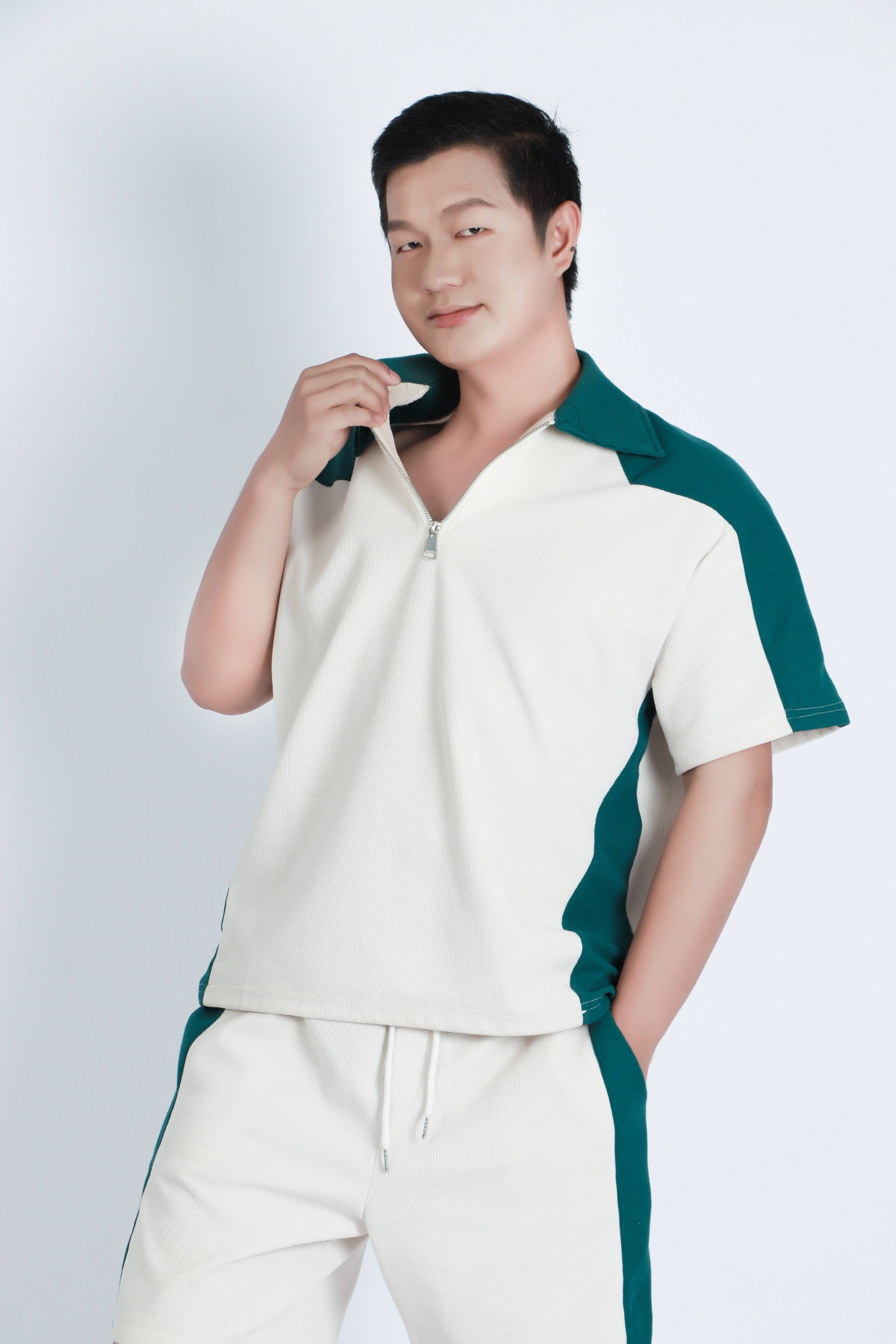 探索模特何昌宇的时尚魅力