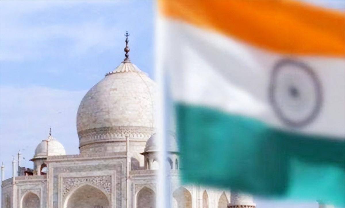 原创2019年印度战机迫降巴基斯坦飞行员说的话把抓他的士兵逗乐了