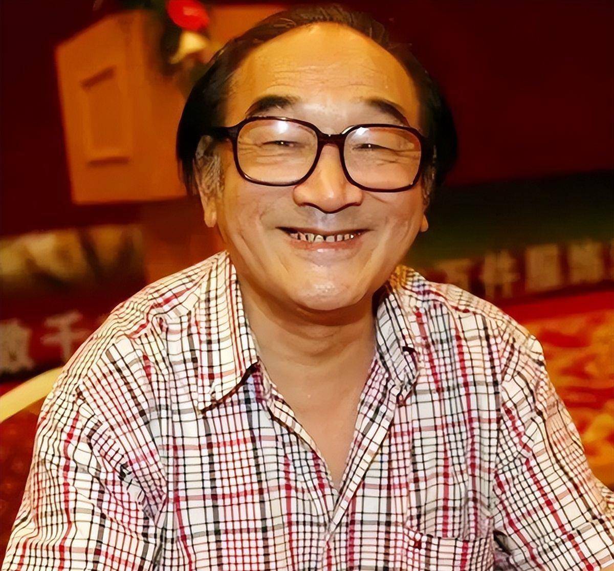 2017年严顺开葬礼现场儿媳翁虹掩面痛哭